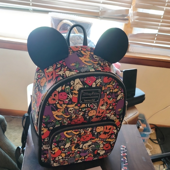 Loungefly Disney Black Fab 5.  Mini Backpack Only used A Couple Days In 23. - Picture 4 of 7